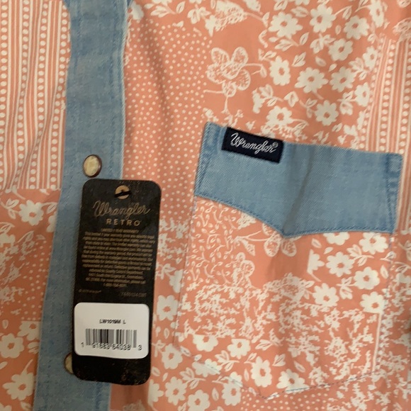 NWT Wrangler Retro Patchwork Denim Cropped Button Down Shirt - Picture 4 of 7